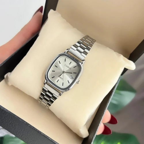 ساعة كاسيو حريمي (Casio) – الأناقة الكلاسيكية اللي مابتخلصش موضتها!